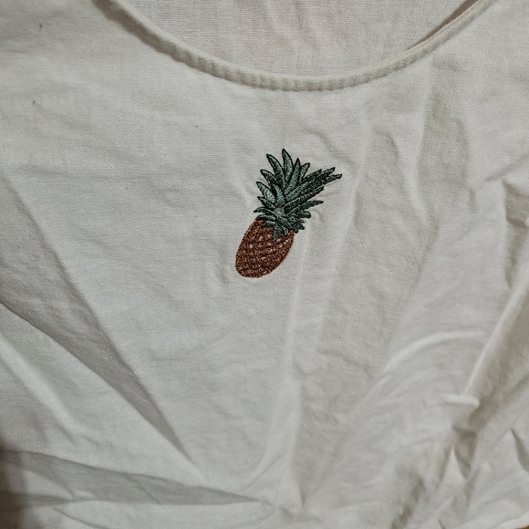 (4259) AKC, Women's White Top. Sleeveless ,Size 1X, - Picture 3 of 6